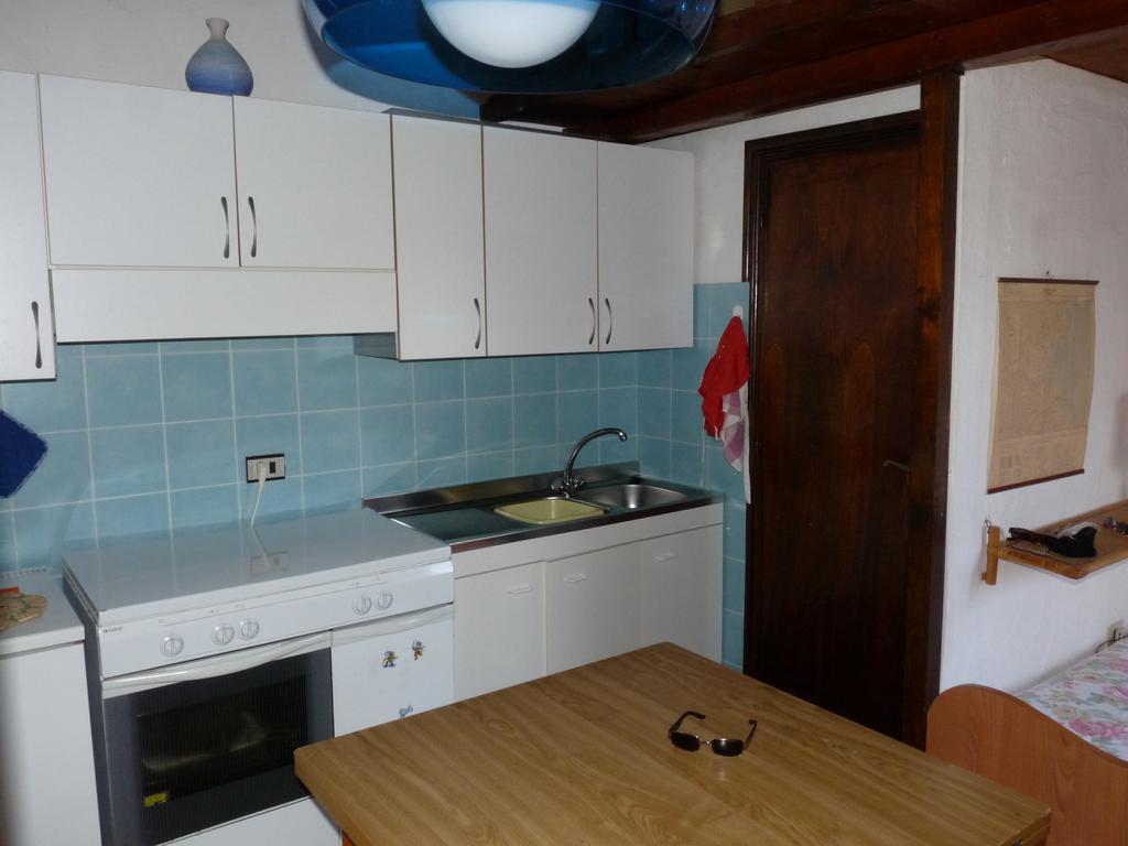 Monolocale San Teodoro Apartman Szoba fotó